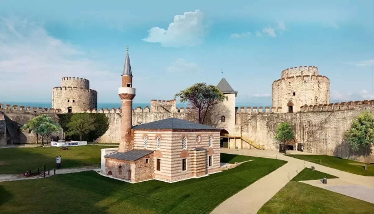 Yedikule Hisarı'ndaki Fatih Mescidi ibadete açıldı
