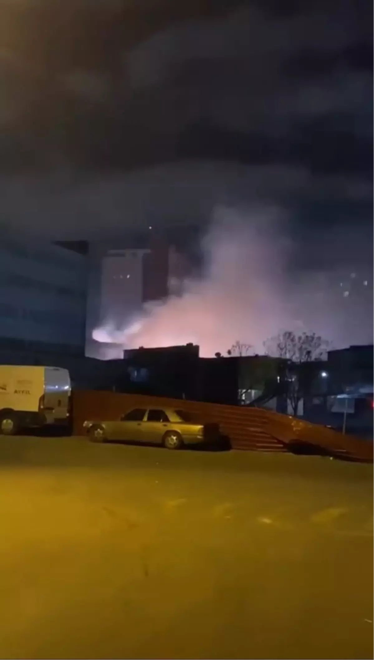 Zeytinburnu'nda sanayi sitesinde yangın -1