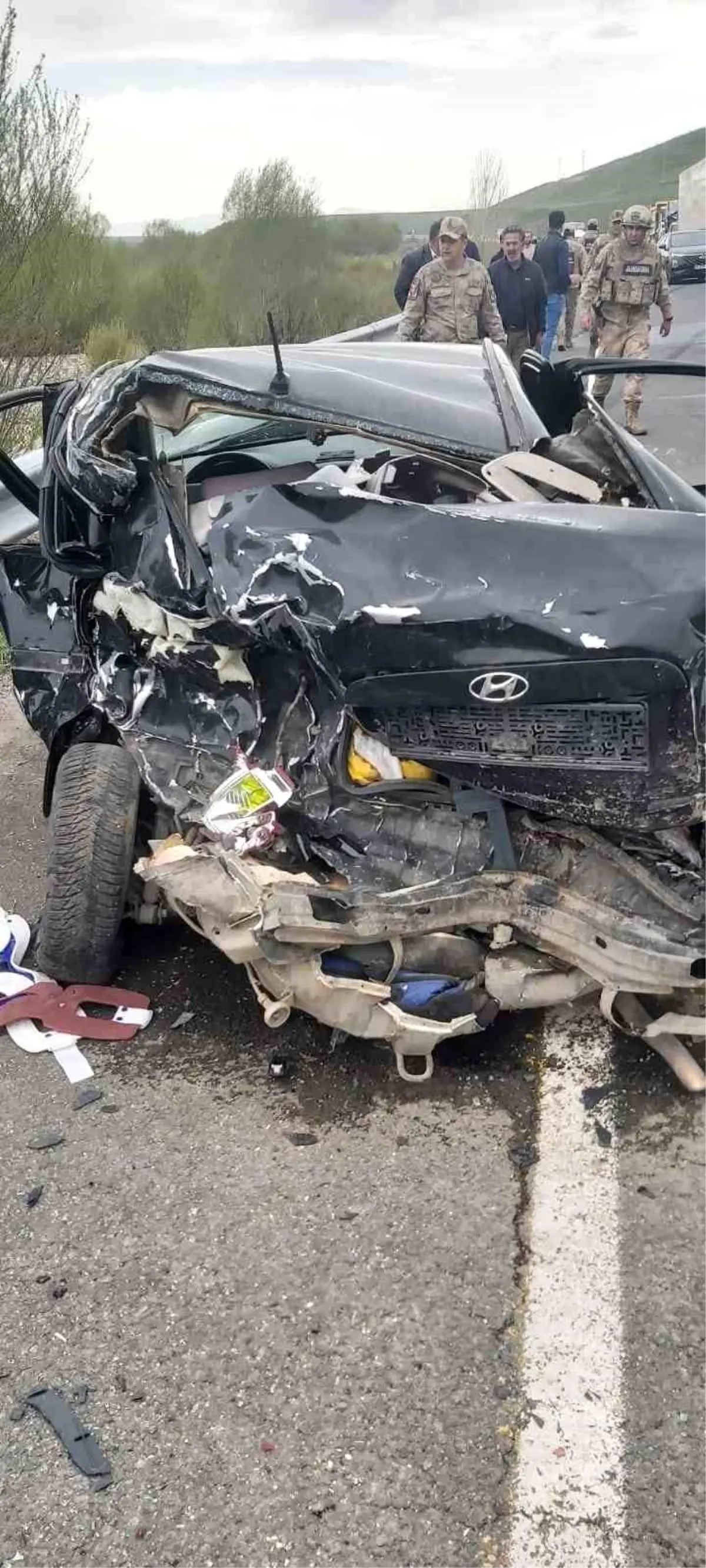 Ağrı'da Otomobil Minibüse Çarptı: 2 Ölü, 8 Yaralı
