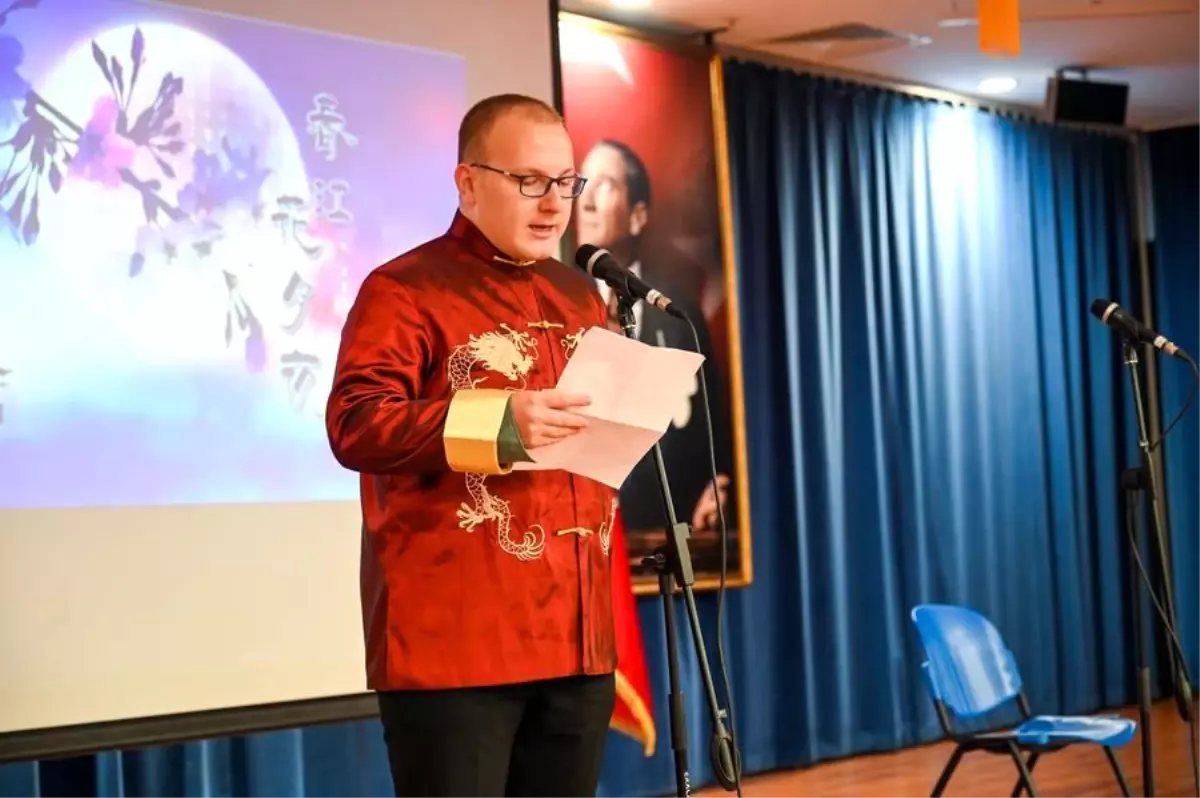 İstanbul'da Çince Şiir Okuma ve Karaoke Yarışması Düzenlendi