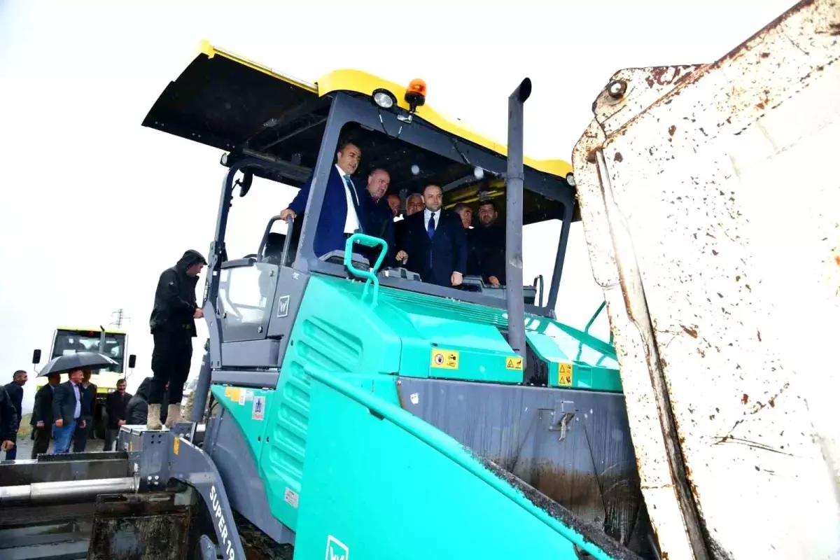 Ardahan'da Köy Yolları Betonla Yenileniyor