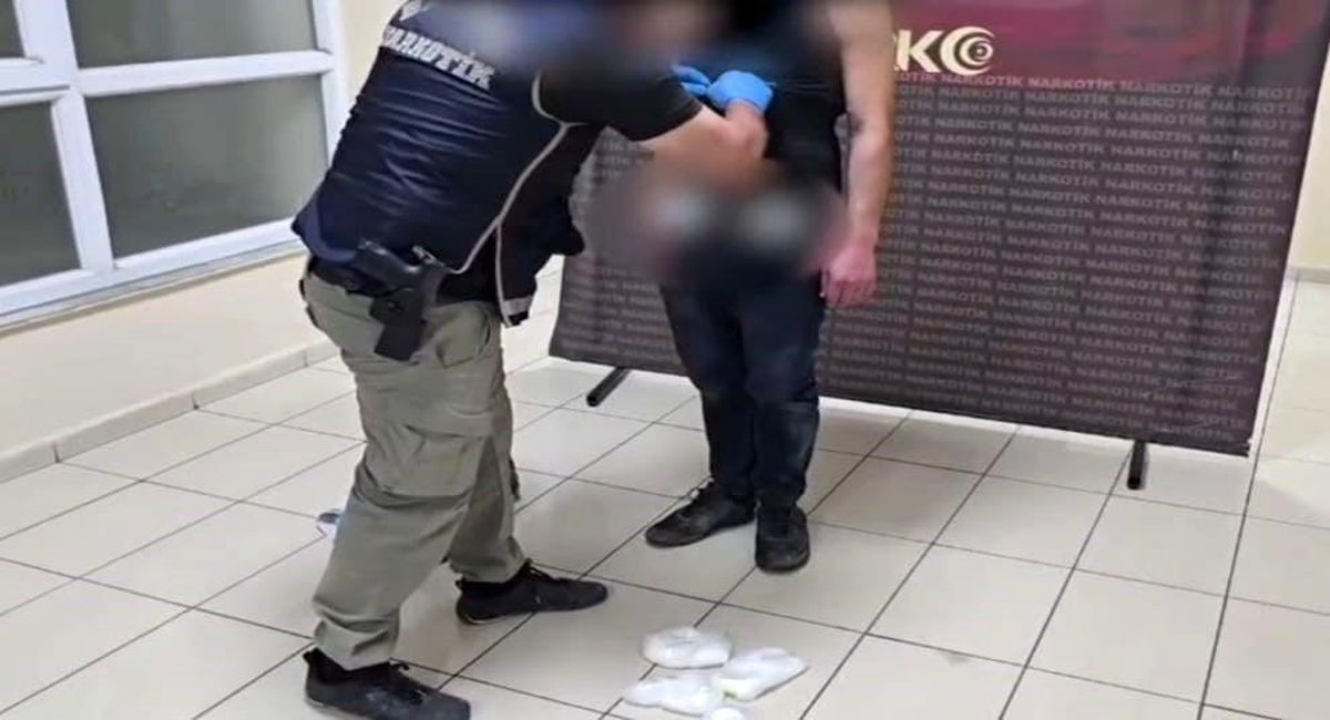 Batman'da Uyuşturucu Sokmaya Çalışan İki Şüpheli Tutuklandı