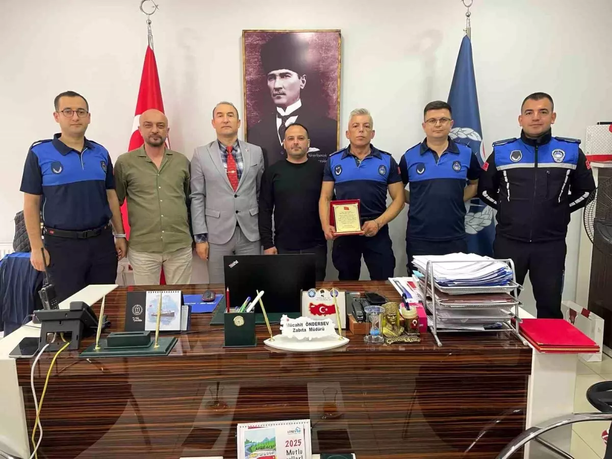 Bilecik'te Zabıtaya Teşekkür Plaketi Verildi