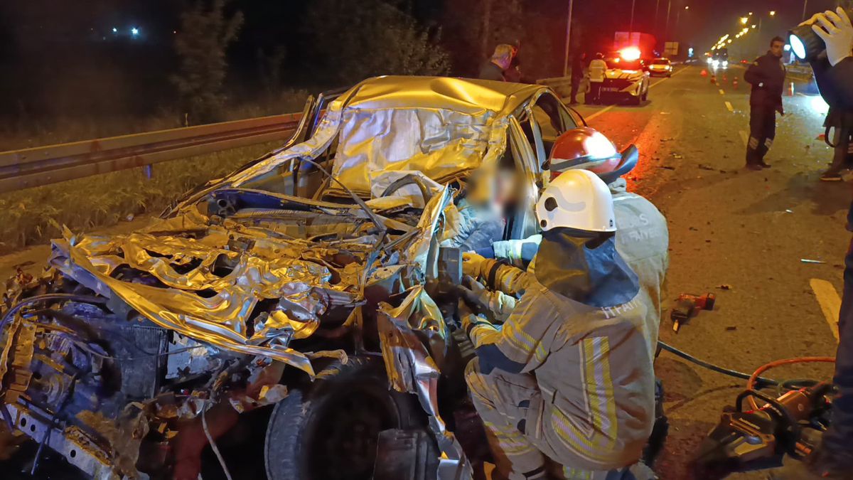Bursa'da Feci Kaza: Otomobil Kamyon Altına Girdi, Sürücü Ağır Yaralı