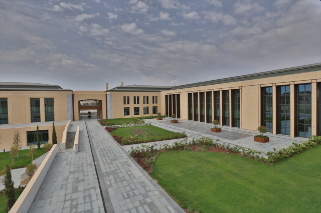 Cumhurbaşkanı Erdoğan KKTC'de! Dev Cumhuriyet yerleşkesi bu sözlerle açıldı