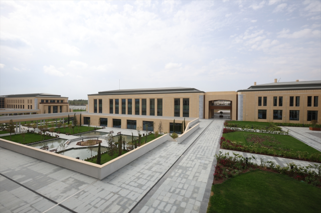 Cumhurbaşkanı Erdoğan KKTC'de! Dev Cumhuriyet yerleşkesi bu sözlerle açıldı