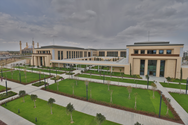 Cumhurbaşkanı Erdoğan KKTC'de! Dev Cumhuriyet yerleşkesi bu sözlerle açıldı