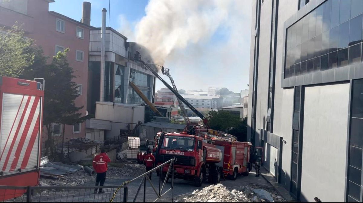 Esenyurt'ta Tekstil Firmasında Yangın Çıktı
