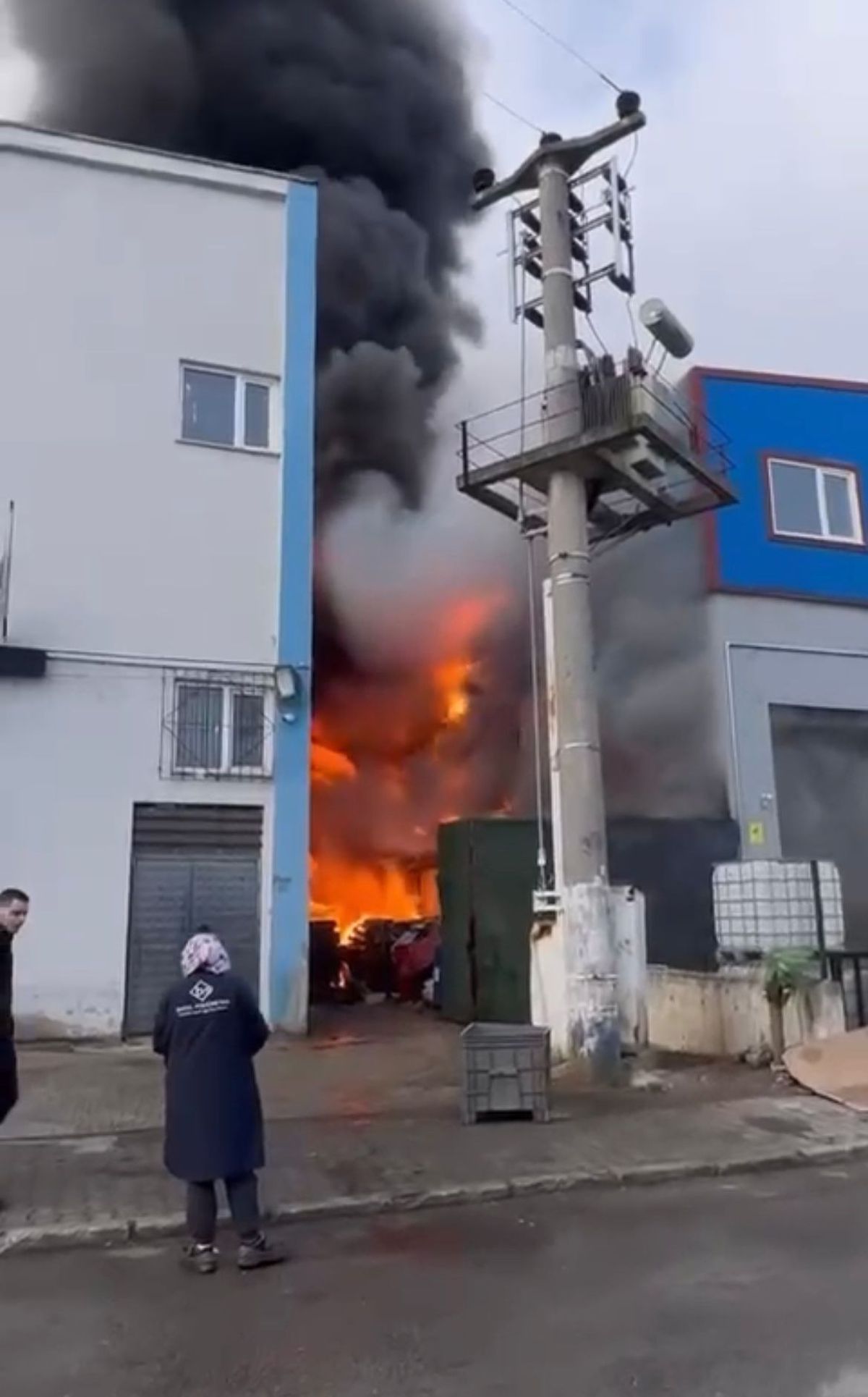 Bursa'da Kauçuk Fabrikasında Yangın