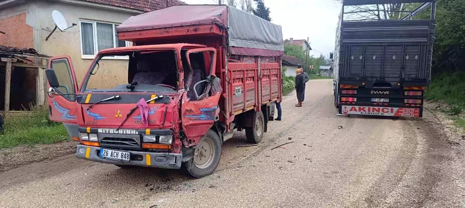 Bilecik'te Kamyon Çarpışması: 1 Yaralı