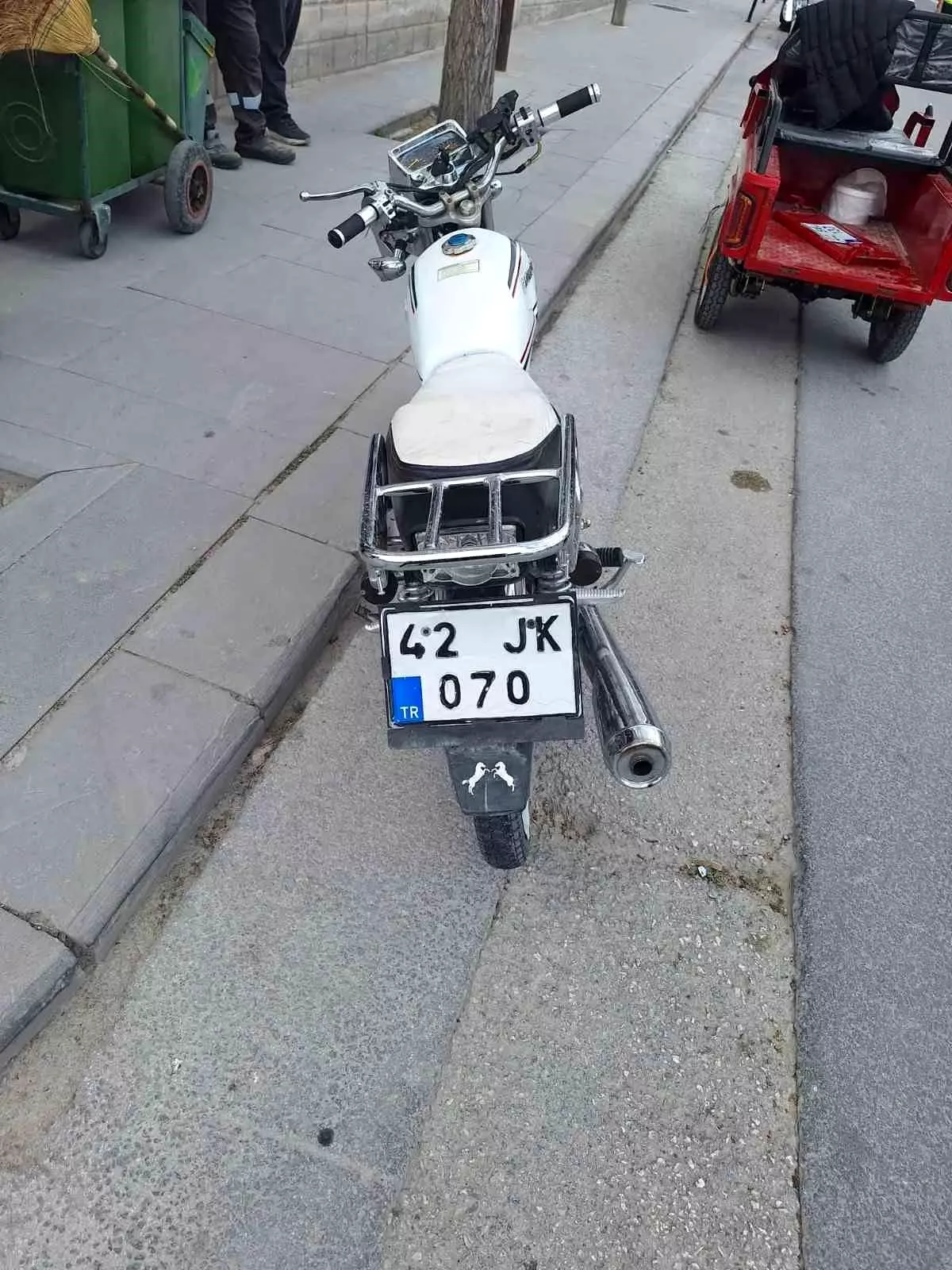 Karapınar'da Elektrikli Motosiklet ve Motosiklet Çarpıştı: 3 Yaralı