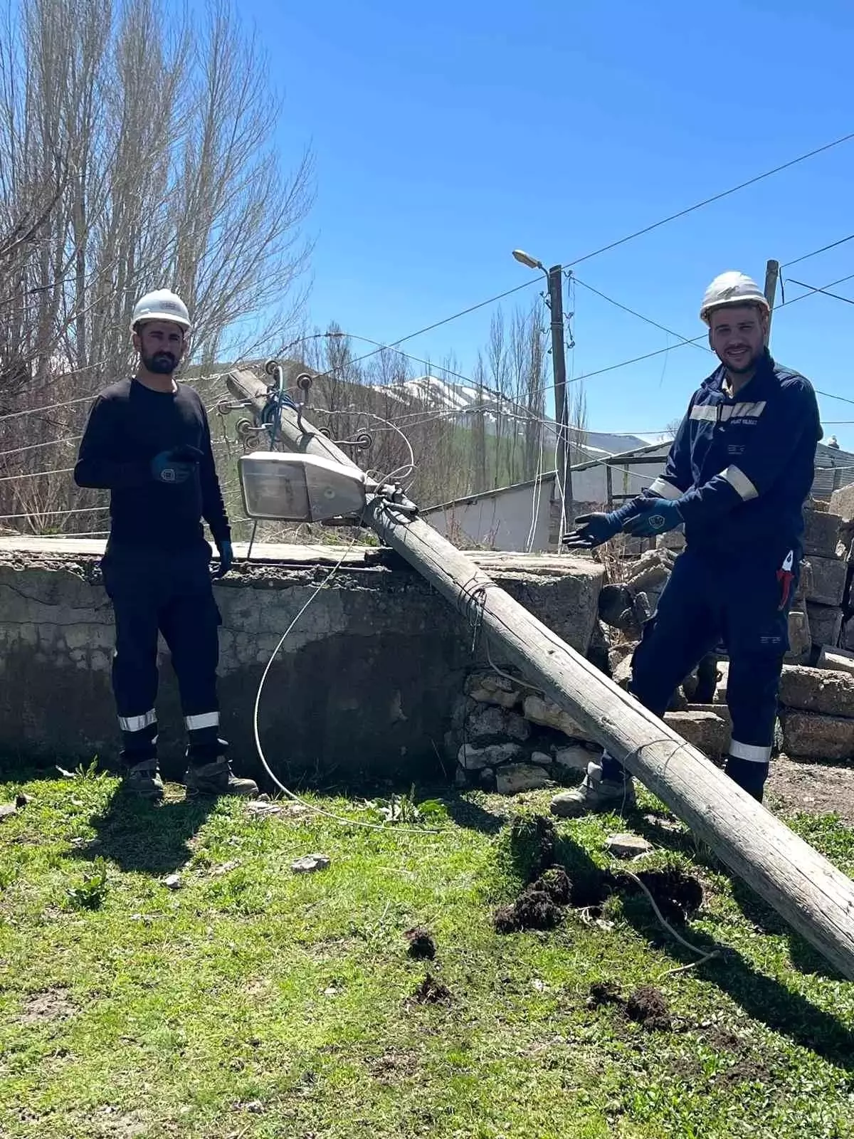 Erzurum'da Fırtına ve Hortum Enerji Hatlarını Vurdu