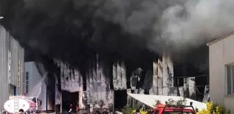 Kauçuk fabrikasında yangın, patlama sesleri duyuldu