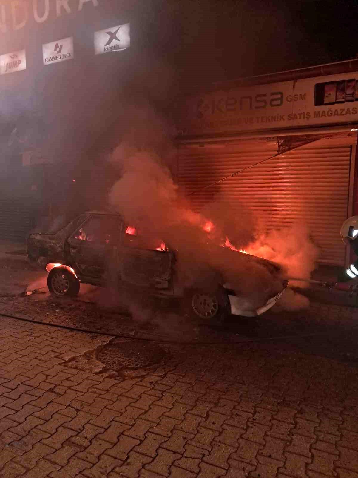 Konya'da 4 Araç Kundaklandı, Şüpheli Gözaltına Alındı