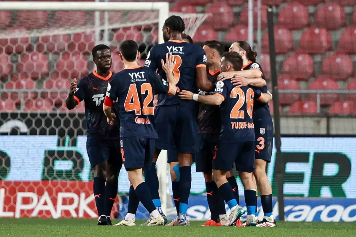RAMS Başakşehir, Atakaş Hatayspor'u 4 golle geçti