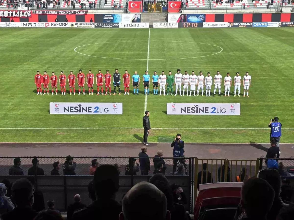 Vanspor FK, Karaman FK'yı 4-1 Mağlup Etti