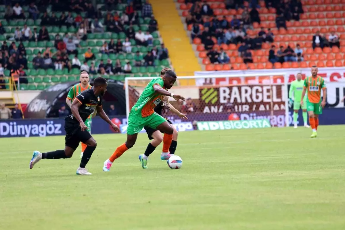 Alanyaspor, Kayserispor'u İlk Yarıda Öne Geçirdi