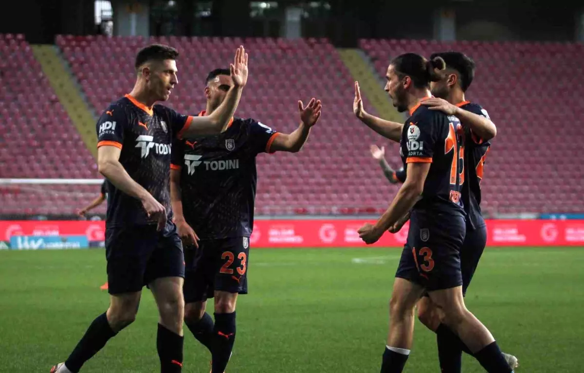 Trendyol Süper Lig'de Başakşehir, Hatayspor'u Geride Bıraktı