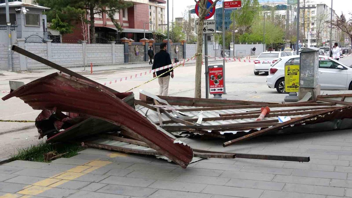 Van'da Şiddetli Fırtına Can ve Mal Kaybına Yol Açtı