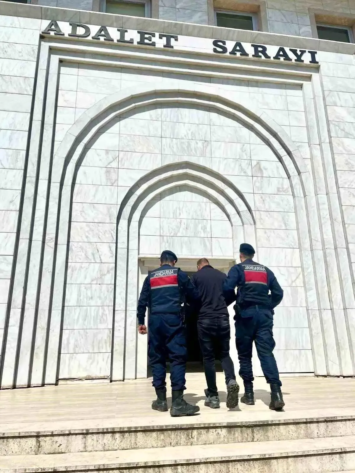 3 Suçtan Aranan Şahıs Milas'ta Yakalandı