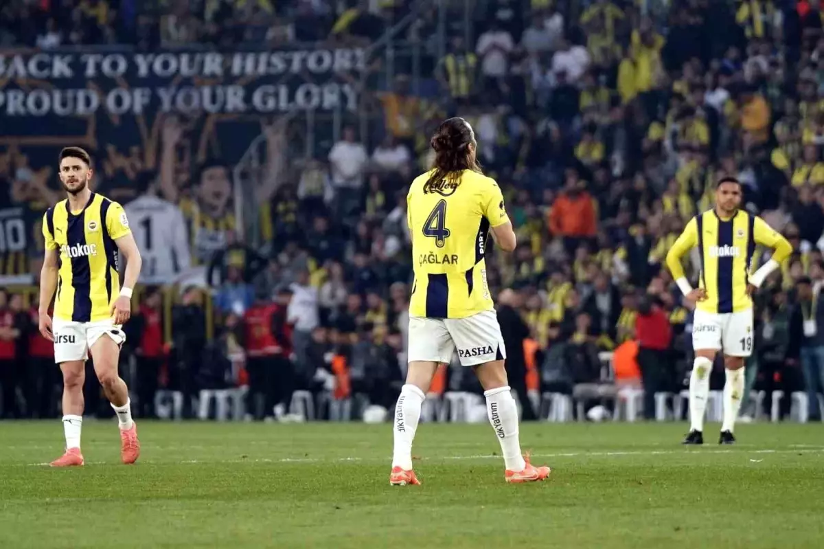 Fenerbahçe'nin Çağlar Söyüncü'sü Cezalı Duruma Düştü