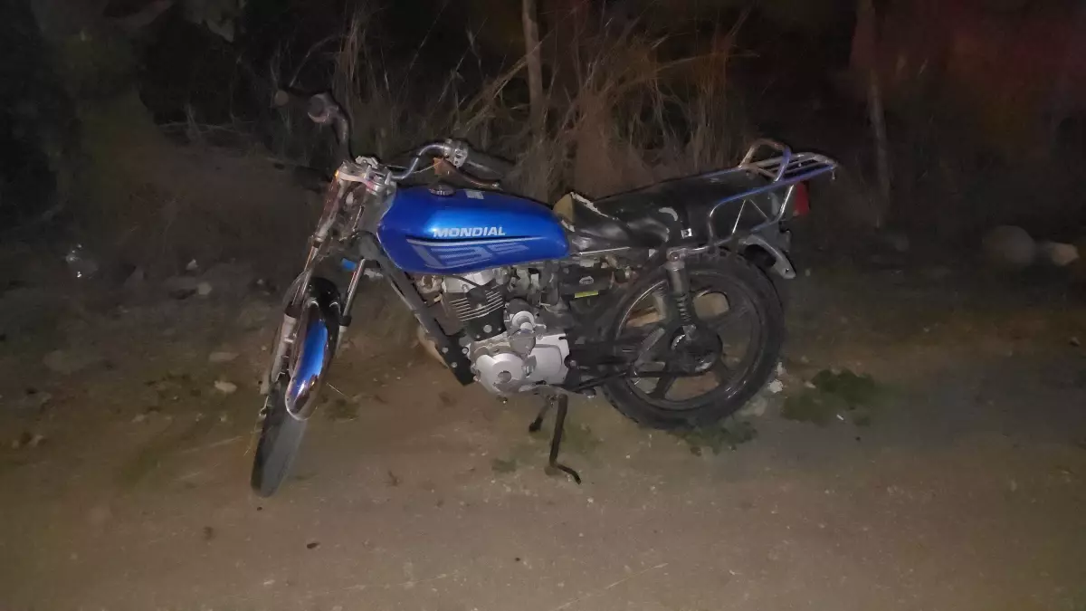 Çalıntı Motosikletten Kaçan İki Şüpheli Kaza Yapınca Yakalandı