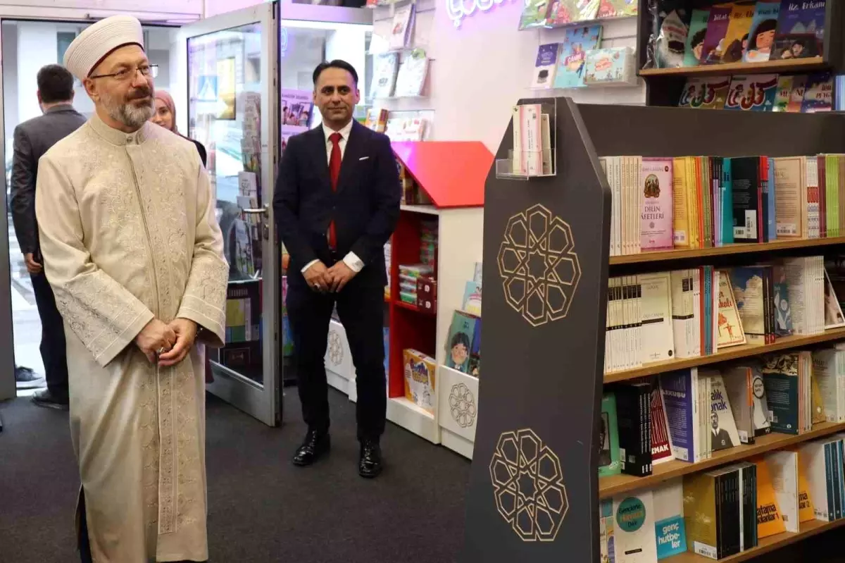Diyanet İşleri Başkanı Ali Erbaş Viyana'da ATİB Kitabevi'ni Ziyaret Etti