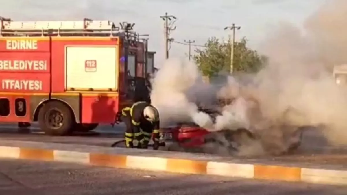 Edirne'de Kaza Sonrası Alev Alan Otomobili Terk Eden Sürücü Kayboldu