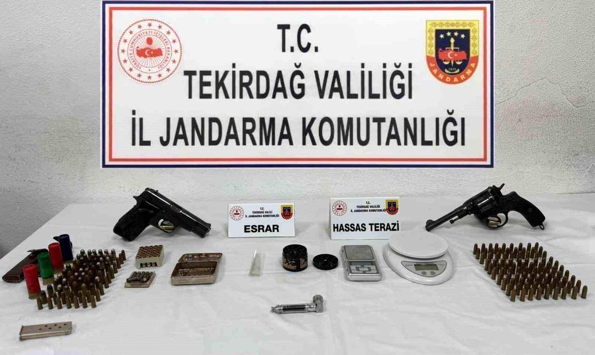 Tekirdağ'da Uyuşturucu ve Silah Operasyonu: 11 Bin TL ve Çok Sayıda Malzeme Ele Geçirildi