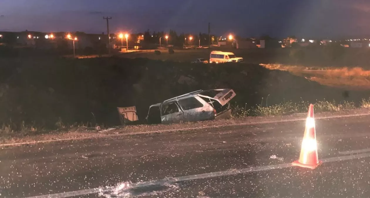 Gaziantep'te Kamyonet ile Otomobil Çarpıştı: 1'i Ağır 3 Yaralı