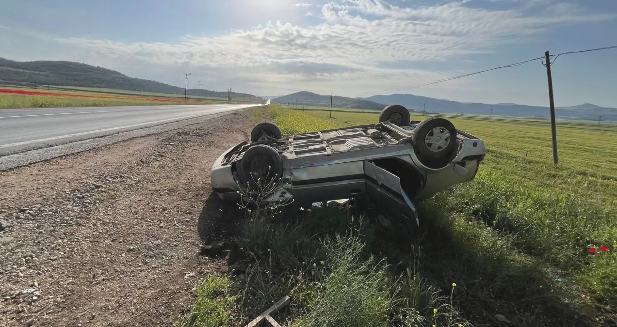 Gaziantep'te Otomobil Şarampole Devrildi: 4 Yaralı