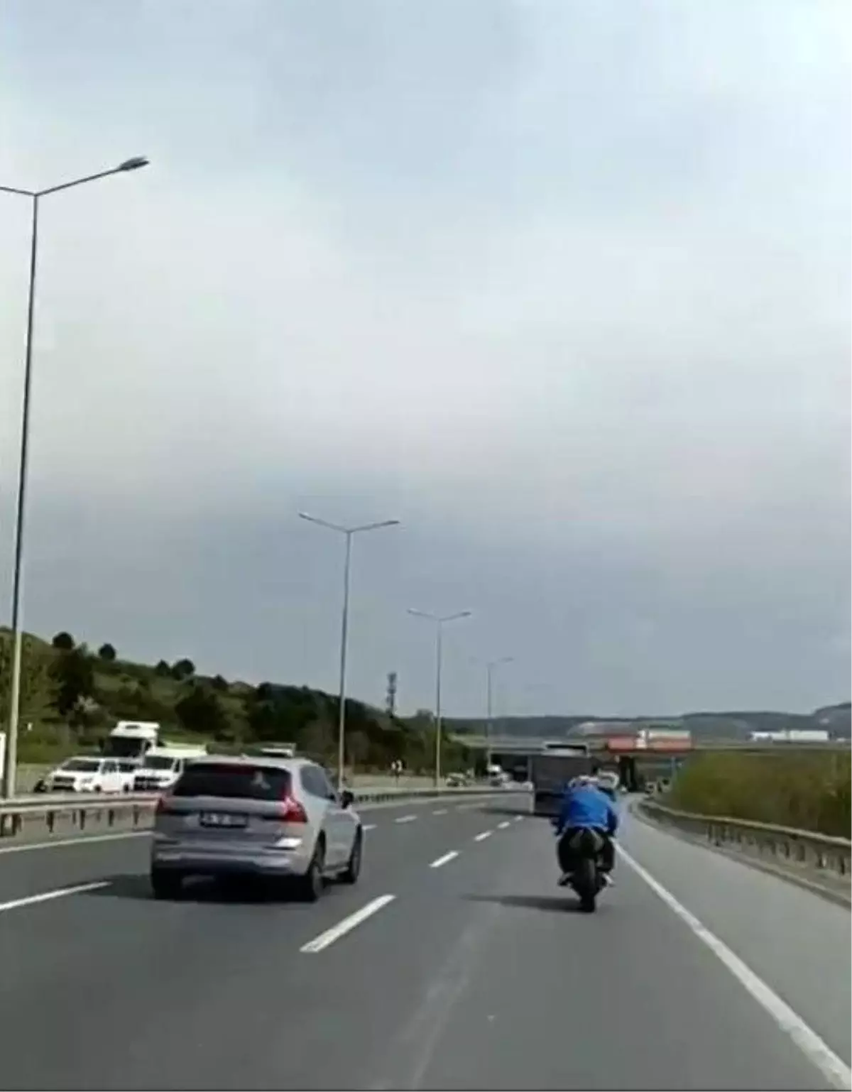 İstanbul Havalimanı Yolunda Tehlikeli Motosiklet Sürüşü