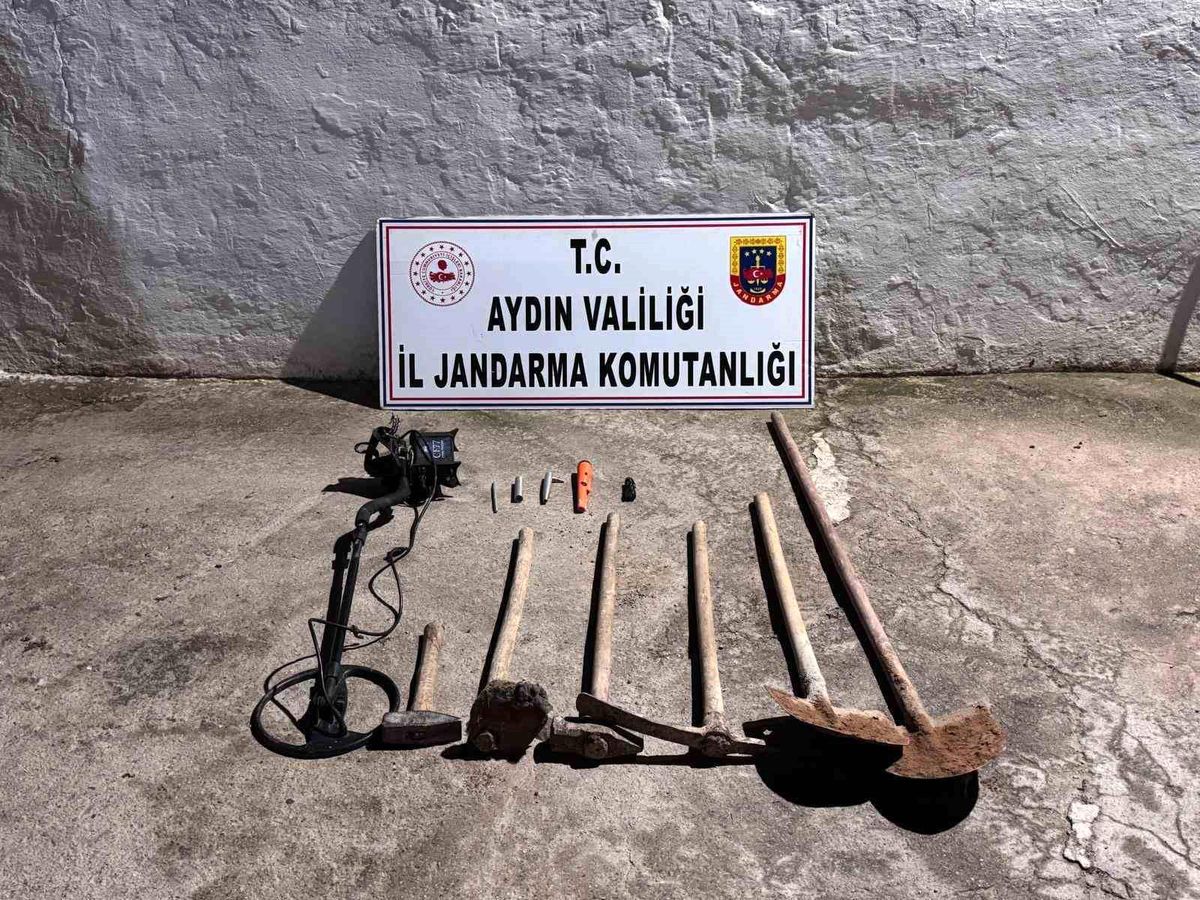 Didim'de Kaçak Kazı Yapan Üç Şüpheli Suçüstü Yakalandı