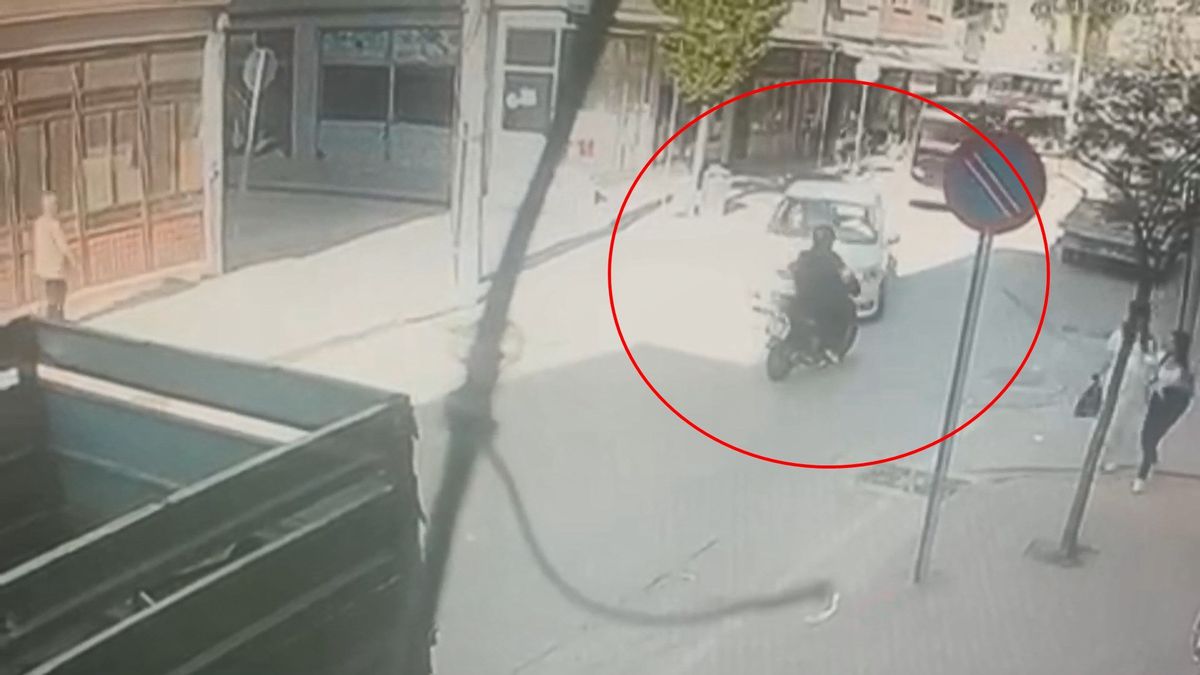 İnegöl'de Motosiklet ile Otomobil Kafa Kafaya Çarpıştı