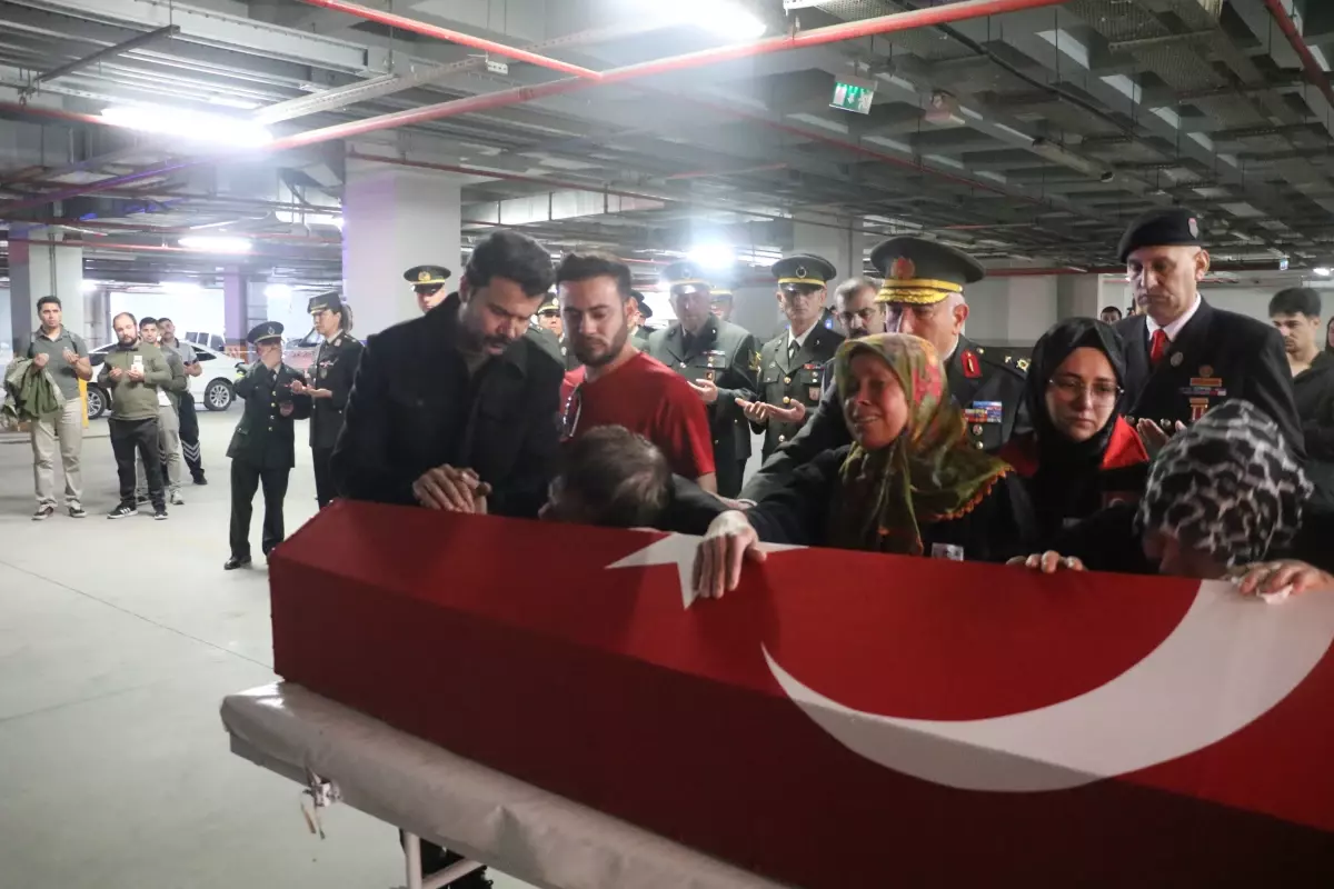 Irak'ta mayına basarak şehit olan İstihkam Uzman Çavuş Önder Özen'in cenazesi memleketine getirildi