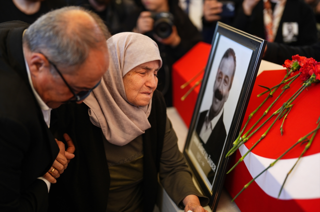 Sırrı Süreyya Önder's mother mourned over the coffin