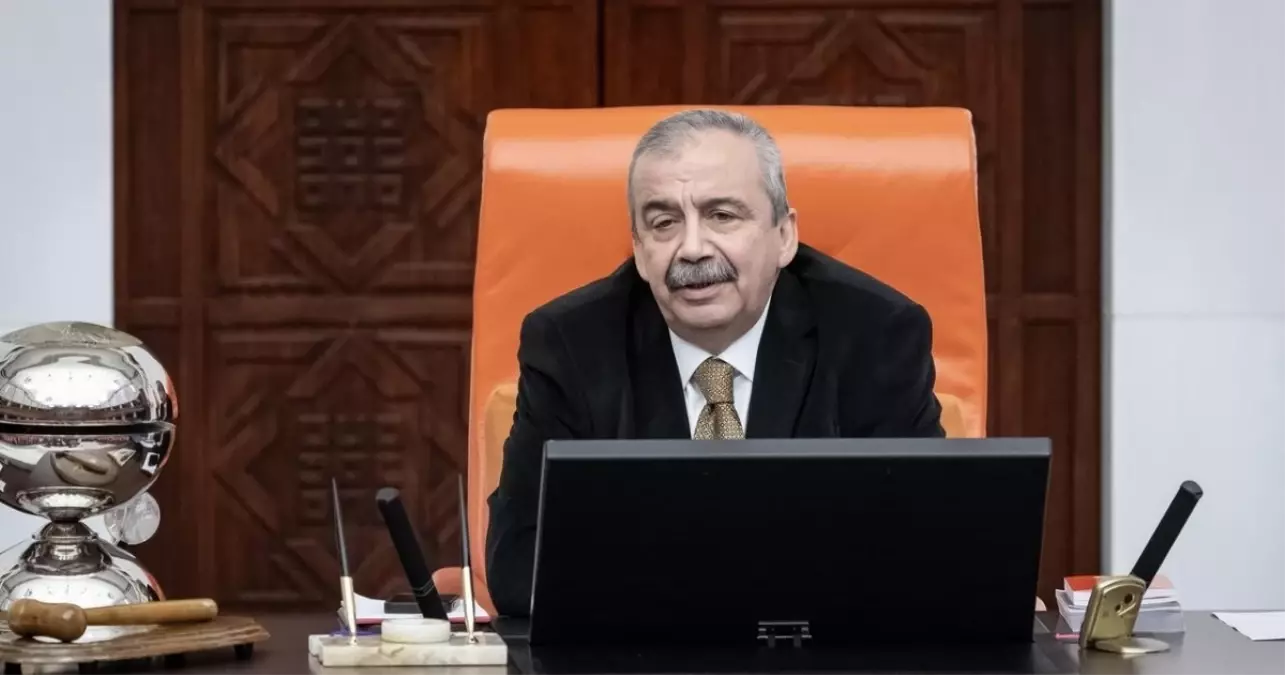 Sırrı Süreyya Önder Kimdir? Yaşı, Nereli ve Siyasi Kariyeri