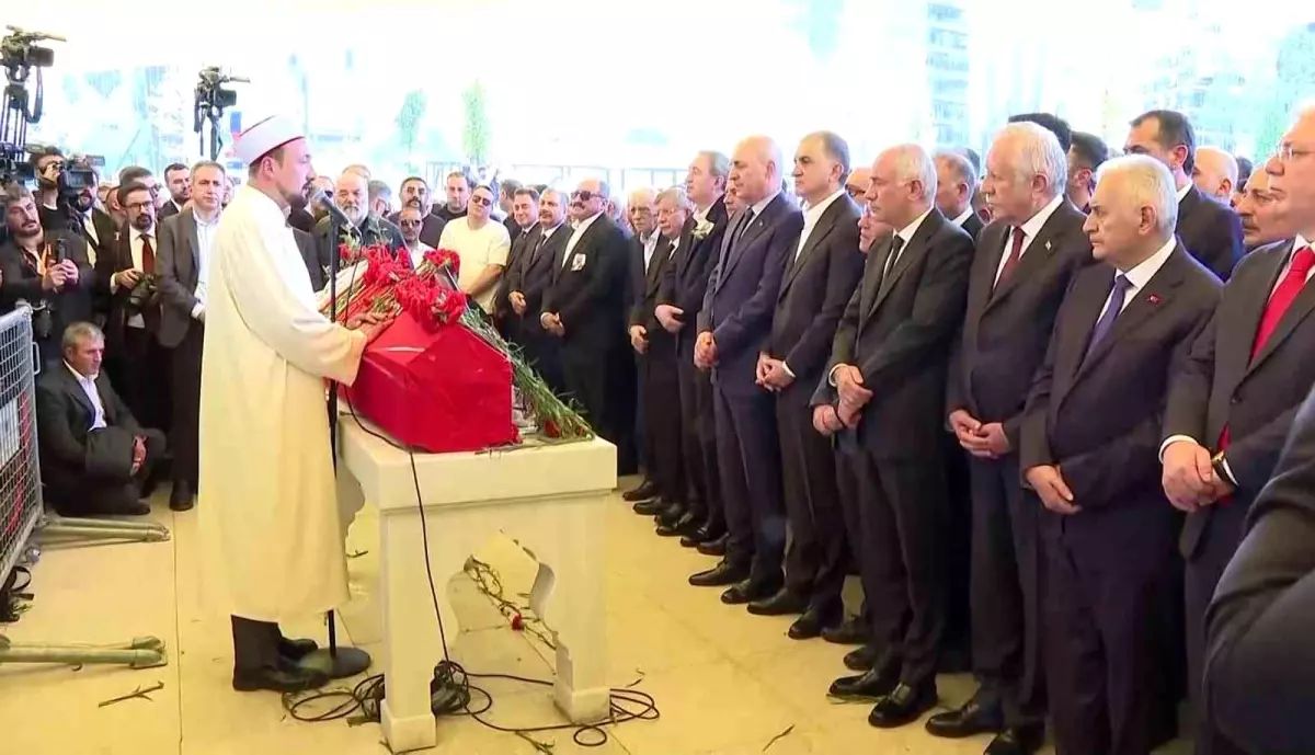 TBMM Başkanvekili Sırrı Süreyya Önder Son Yolculuğuna Uğurlandı