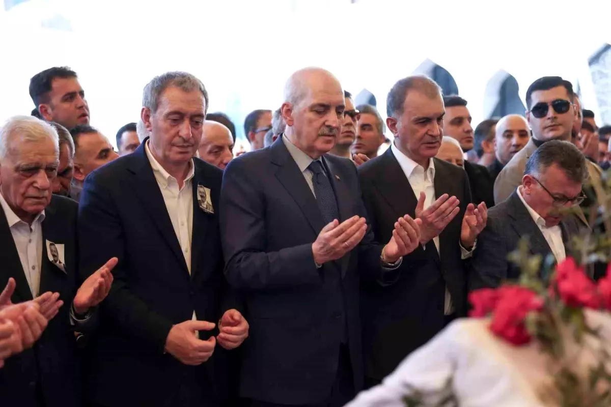 TBMM Başkanı Kurtulmuş ve Ömer Çelik'ten Sırrı Süreyya Önder'in Cenaze Töreninde Açıklamalar