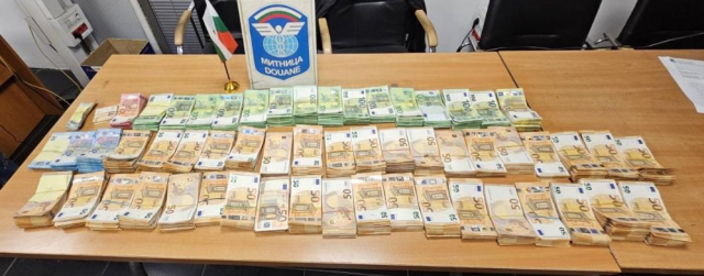 15 million lira hidden in the truck, the detector dog couldn't escape