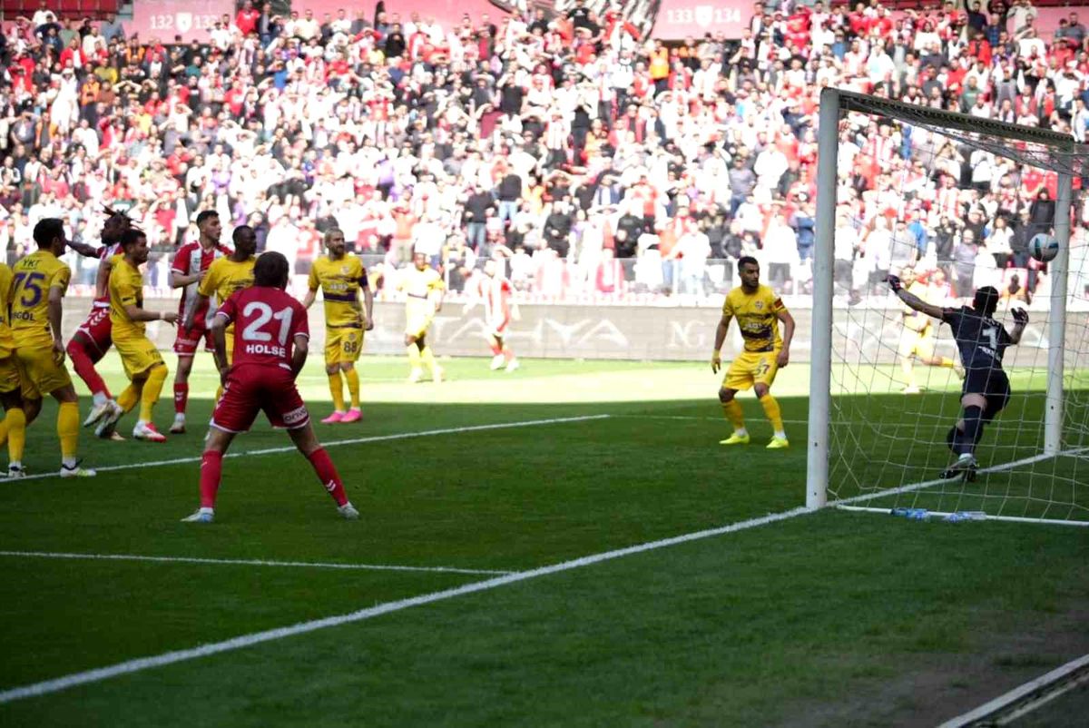 Trendyol Süper Lig: Samsunspor: 1 Eyüpspor: 0 (Maç devam ediyor)