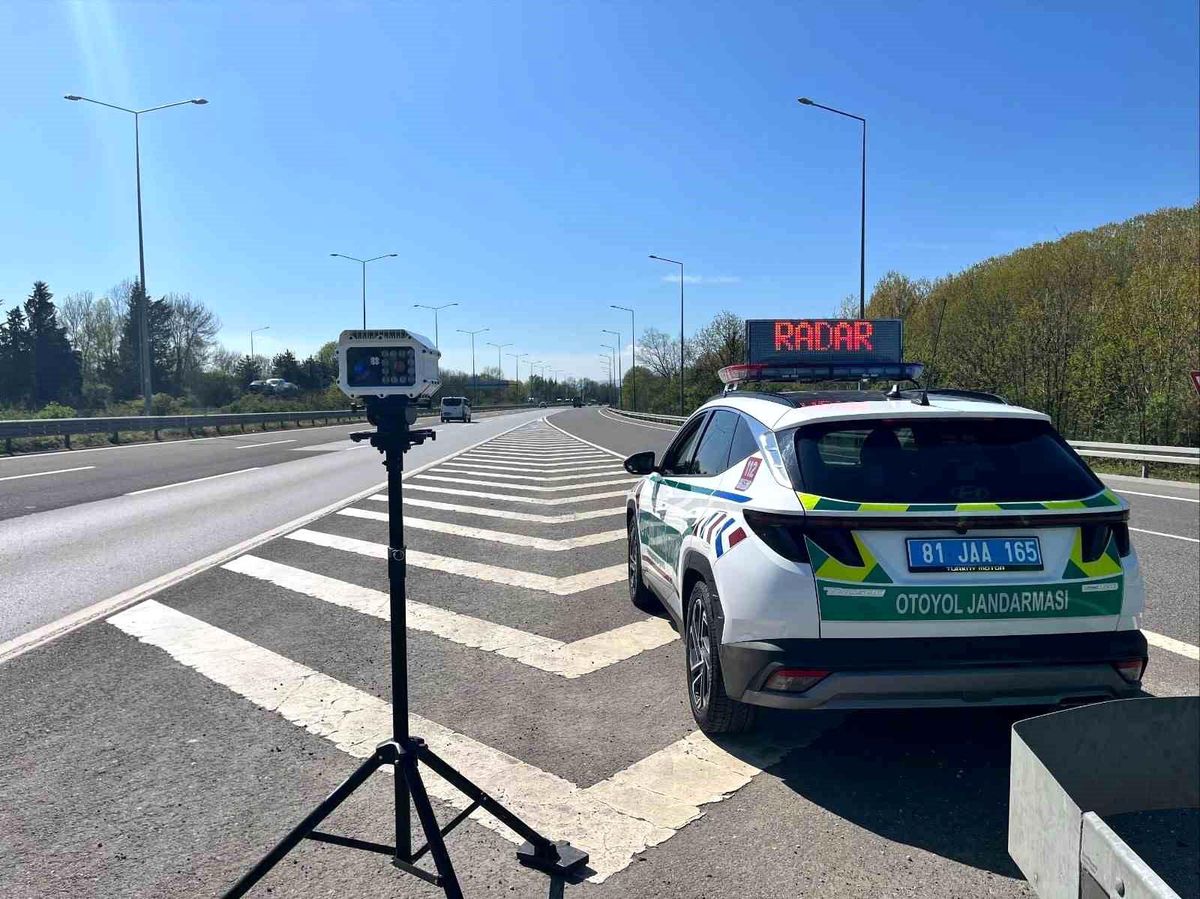 Düzce'de Trafik Denetimlerinde 2832 Sürücüye Ceza