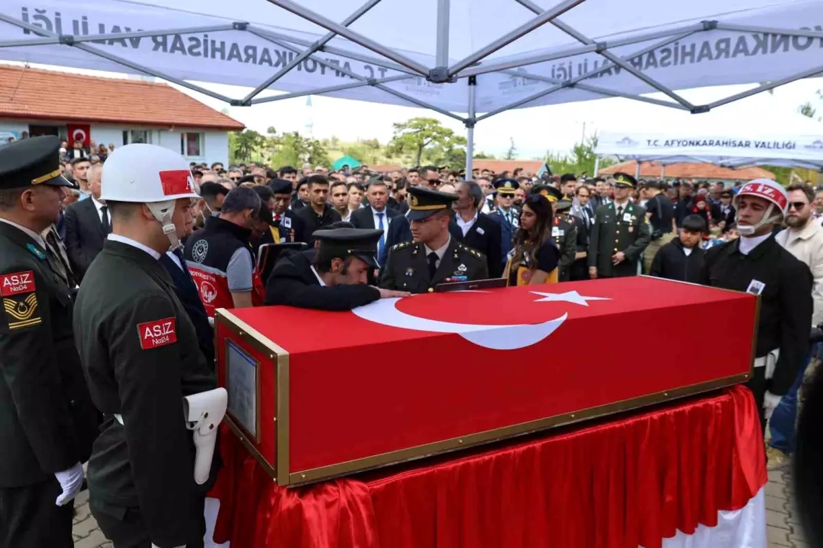 Afyonkarahisar kahramanını uğurladı