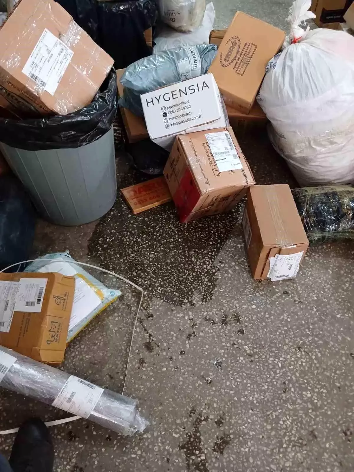 Ağrı'da PTT Kargo Şubesinde Su ile Temas Eden Gönderiler Mağduriyet Yarattı