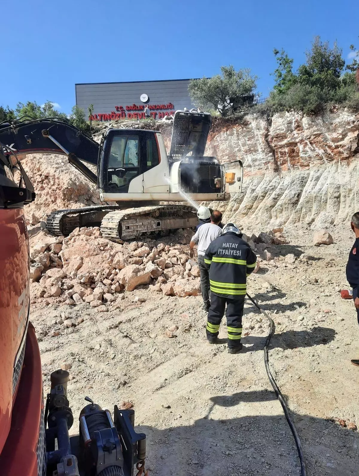 Hatay'da İş Makinesinde Yangın Kontrol Altına Alındı