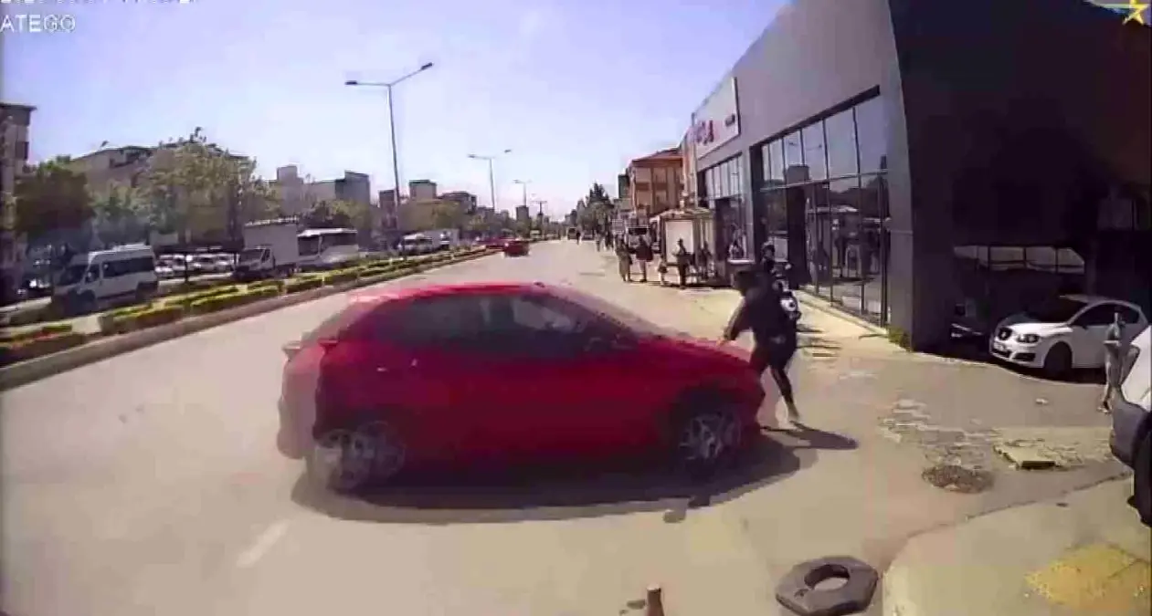 Ataşehir'de Zincirleme Kaza: Bir Yaya Yaralandı