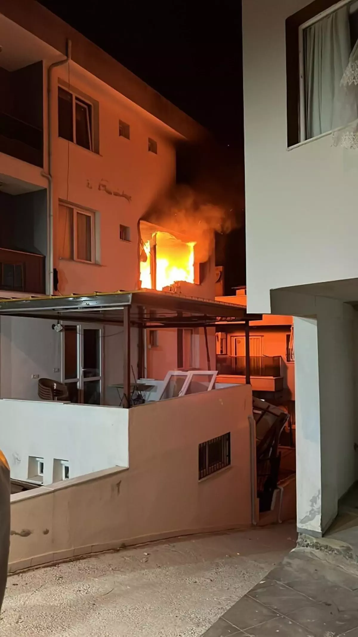 Söke'de Doğalgaz Patlaması, Yangın ve Yaralı
