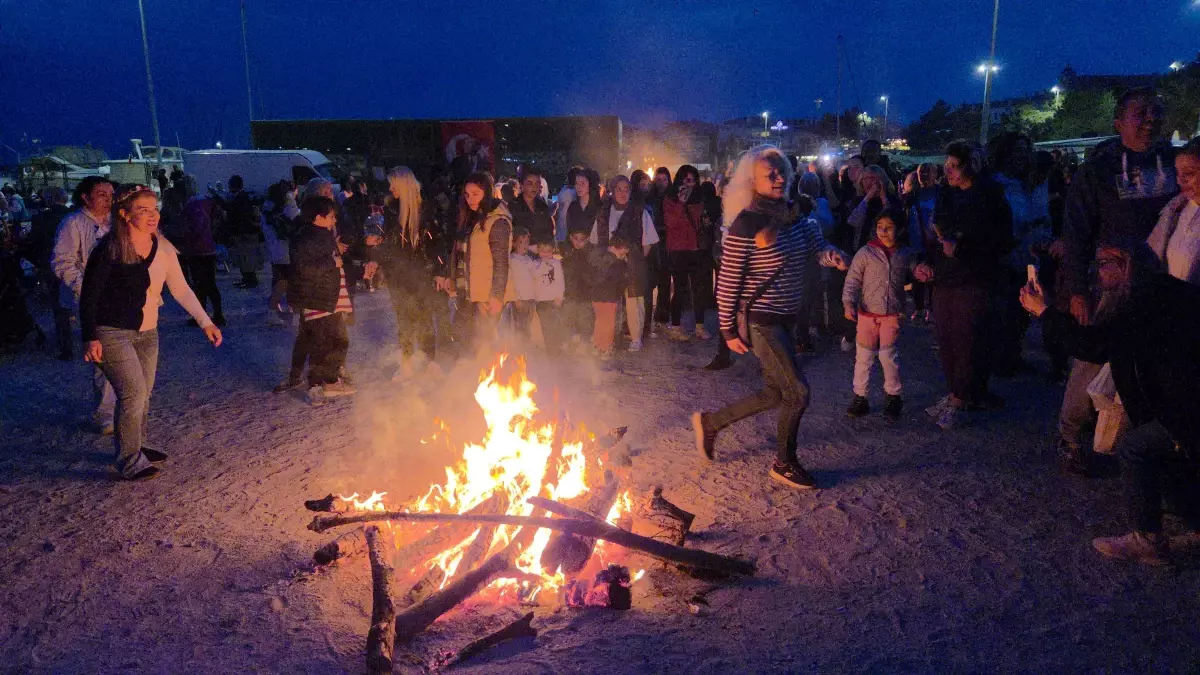 Hıdırellez Şenliği Yeşilköy Sahili'nde Coşkuyla Kutlandı