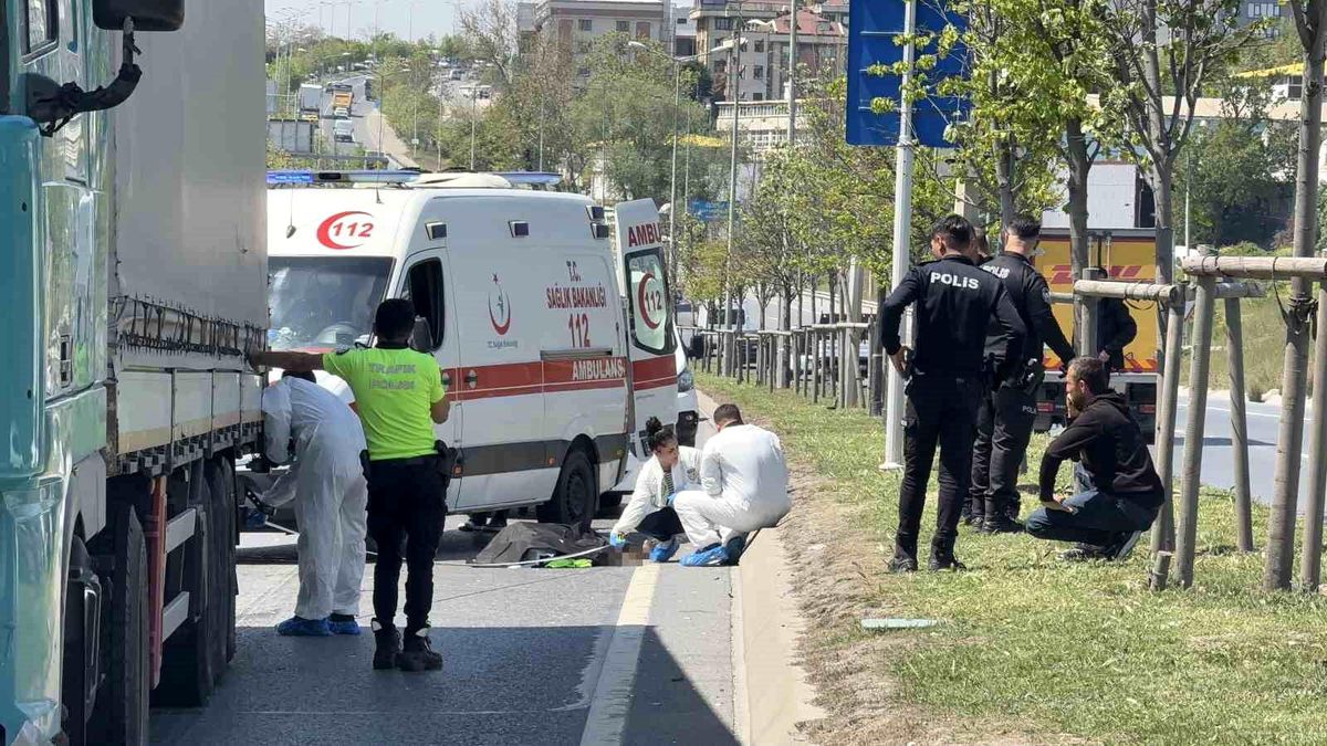 Başakşehir'de Tırın Çarpması Sonucu Bir Adam Hayatını Kaybetti