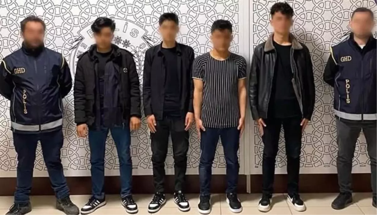 Bayburt'ta Düzensiz Göçmenler ve İnsan Tacirleri Yakalandı
